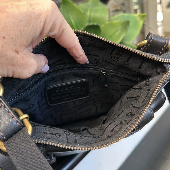 Fossil genuine, leather Crossbody shoulder handbag purse, like new black - Picture 8 of 9